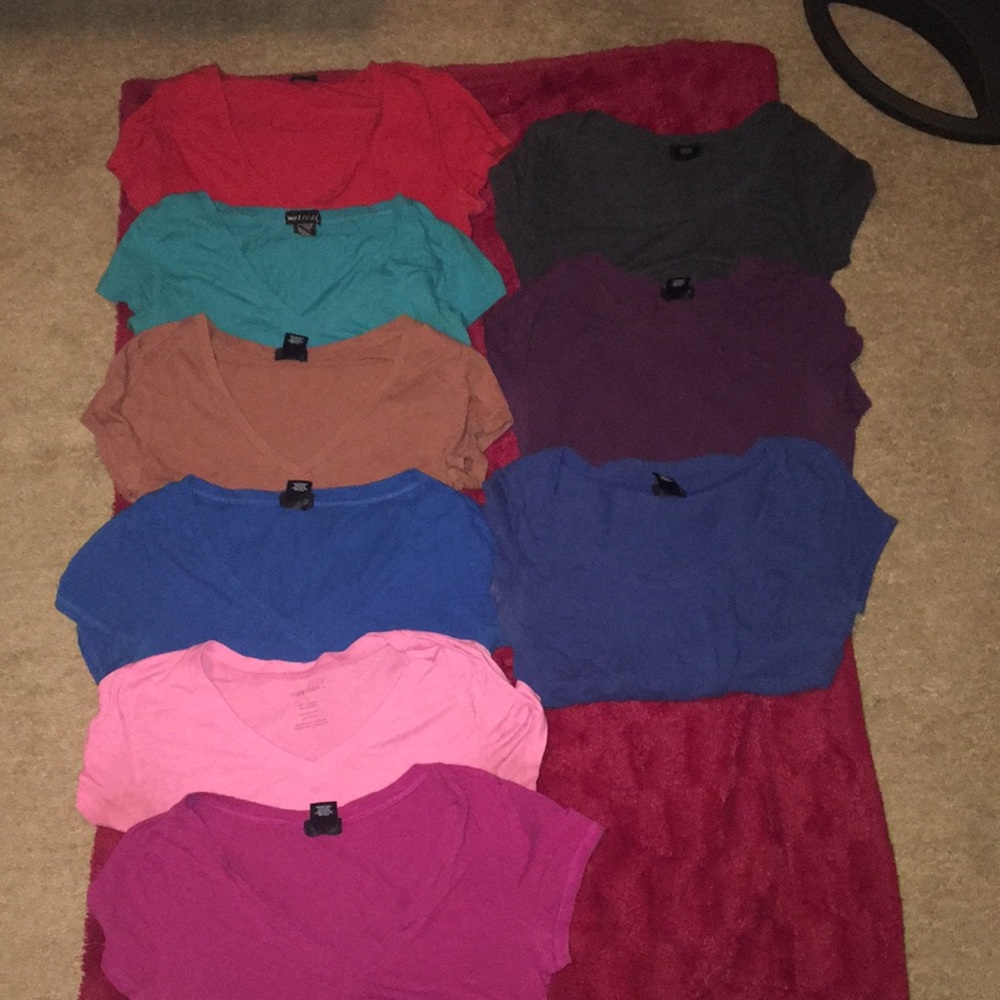 Solid color tshirts (SOLD❌)